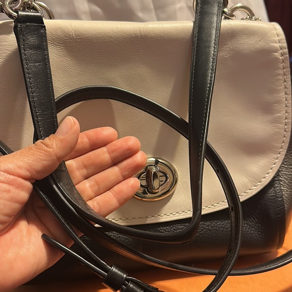 Authentic Coach - Faye Carryall Purse Colorblock with Shoulder Strap - Picture 3 of 5